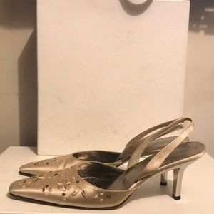 Yves Saint Laurent slingback in Gold -size8M